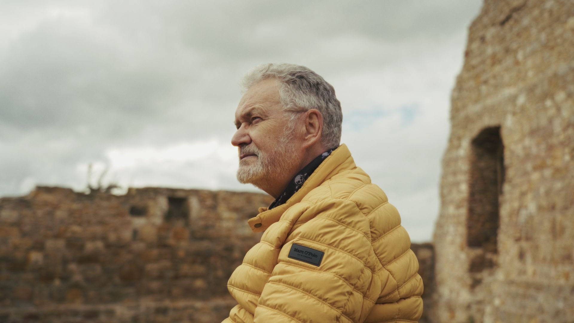 Olaf Haubold an einer Burgruine